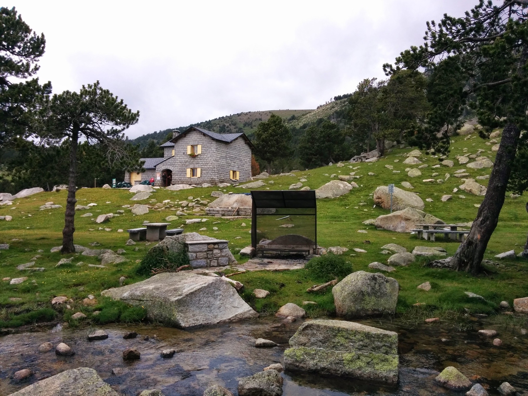 Deluxe cabin that serves hot food and a bed. First time seeing the hut-to-hut phenomenon. We don't have these in the US! I thought it'd be nice to stay in one when I'm old and retired